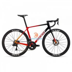 2026 Giant TCR Advanced Pro Road Bike (CENTRACYCLES)