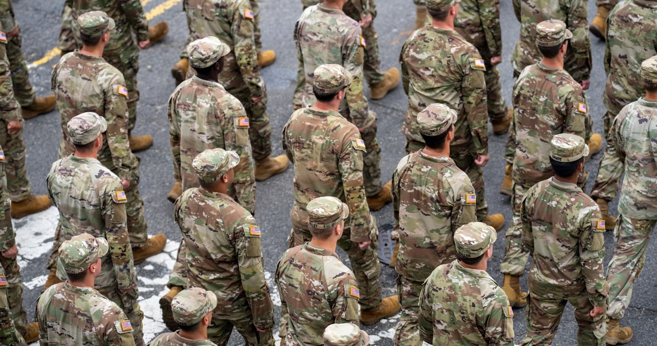 "Niekonstytucyjna inwazja". Setki żołnierzy na ulicach Chicago