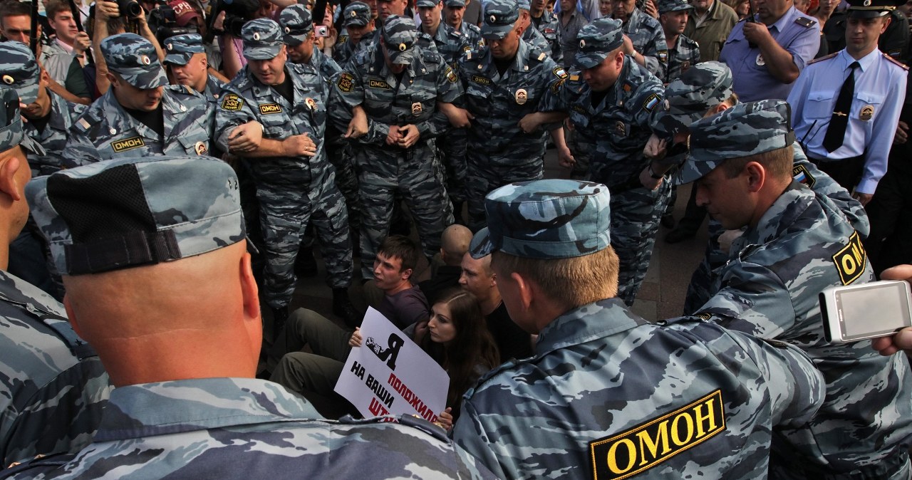 Rewizja rosyjskich służb w siedzibie "Nowej Gazety". Zatrzymano znanego komentatora