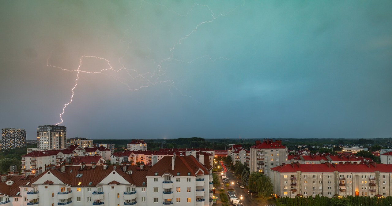 Nadciągają burze z gradem i śnieg w Tatrach. IMGW wydał alert dla 9 województw
