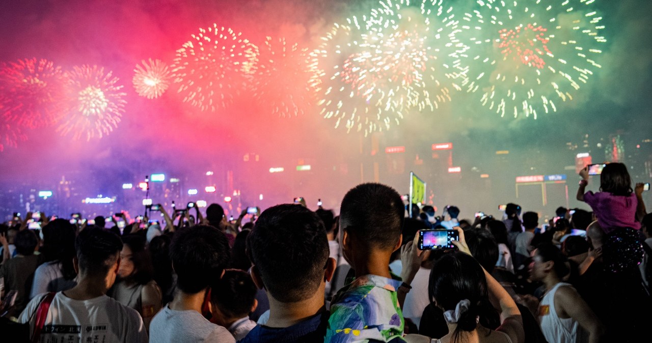 Tajemnicze komunikaty z Chin. "Siła wyższa" i odwołane pokazy fajerwerków