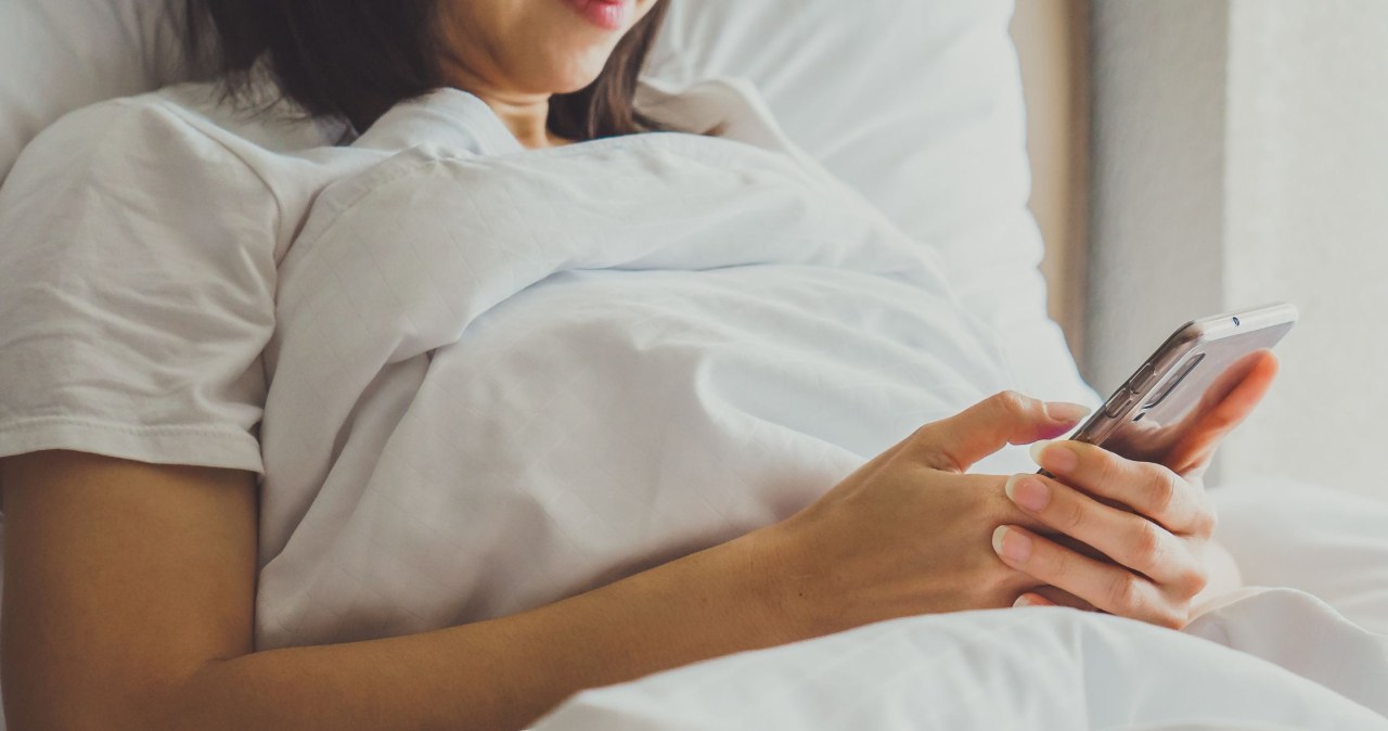 Po "krótkiej wymianie wiadomości" wysłała mu intymne zdjęcia. Finał w kajdankach