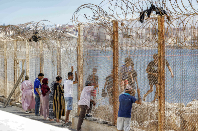 Zatrzymania po kryzysie migracyjnym. Duże ryzyko kolejnego szturmu na granice Ceuty