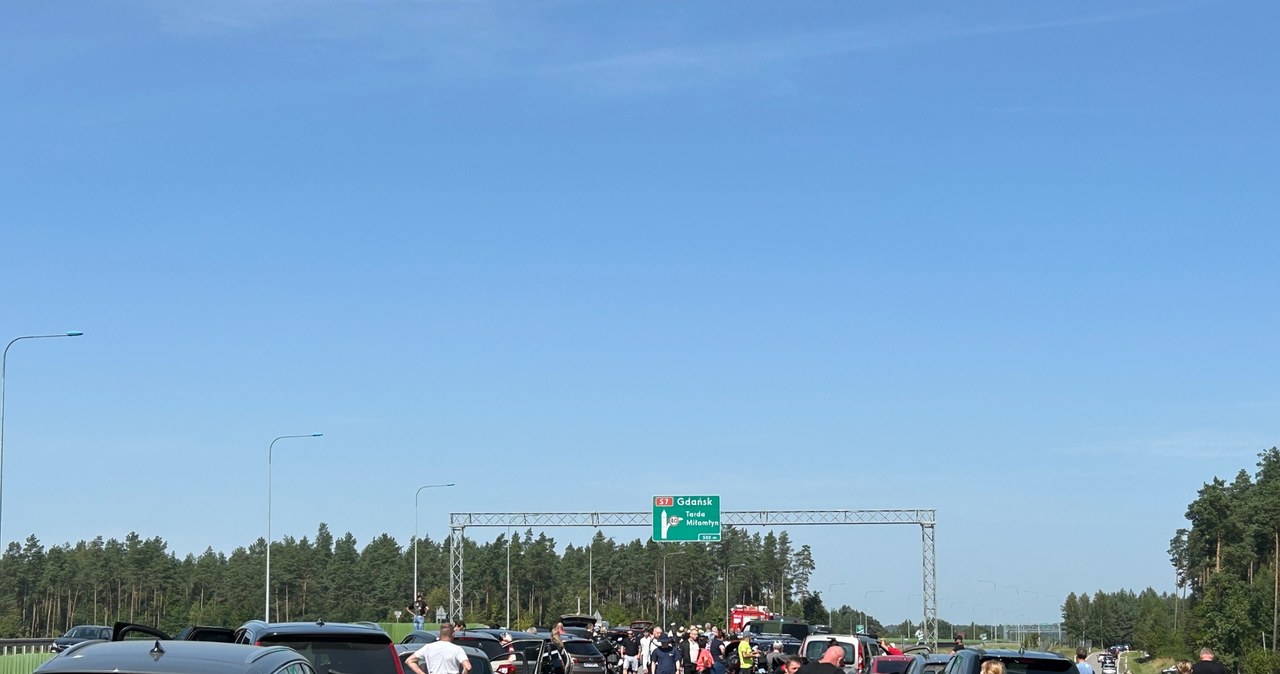 Dwóch motocyklistów zderzyło się na S7. Droga w kierunku Gdańska zablokowana