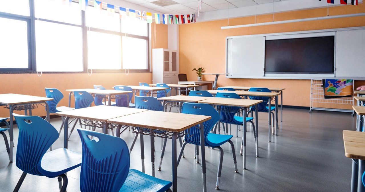 Uderzył matkę ucznia, przewrócił dyrektorkę. Areszt po skandalu w szkole