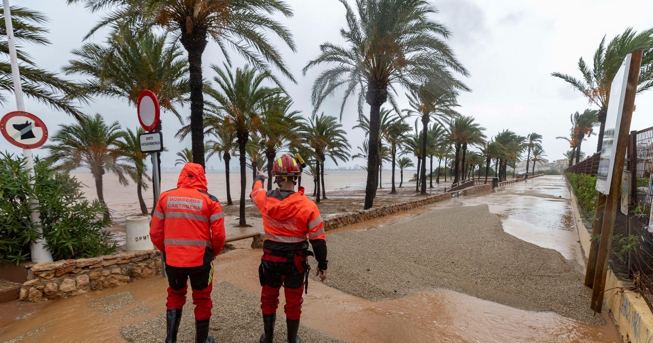 Alerty dla turystów, odwołane loty. Burza Alice atakuje hiszpańskie kurorty