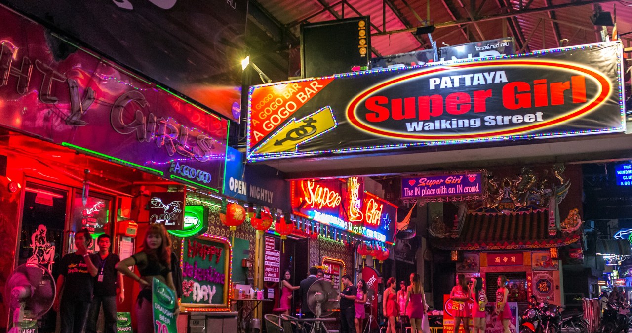 Emeryci szaleją, policja przymyka oko. Kulisy seksturystyki w Tajlandii