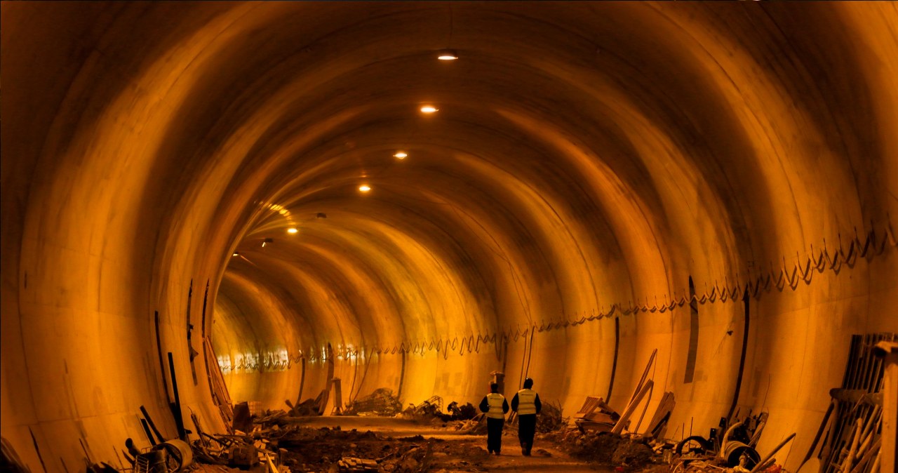 Najdłuższy podmorski tunel świata. 8-godzinną podróż skróci do 40 minut