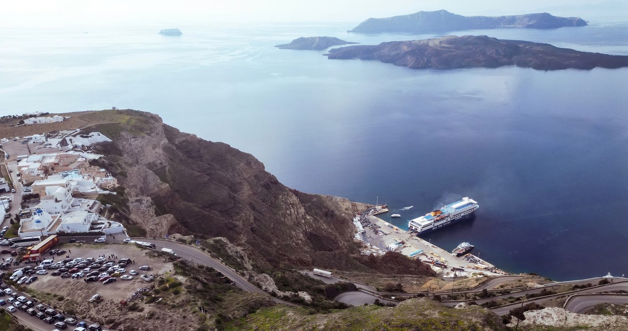 Chaos w porcie, 9 tys. ewakuowanych. Trwa akcja na Santorini
