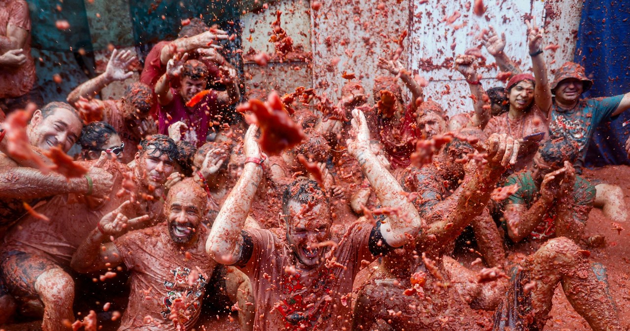 Najsłynniejsza na świecie wojna na pomidory. Tomatina zgromadziła ponad 20 tys. osób