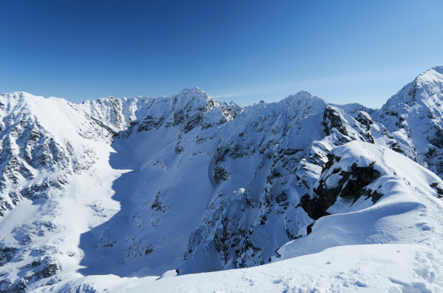 Zima wróciła w Tatry. IMGW ostrzega: Śniegu będzie coraz więcej