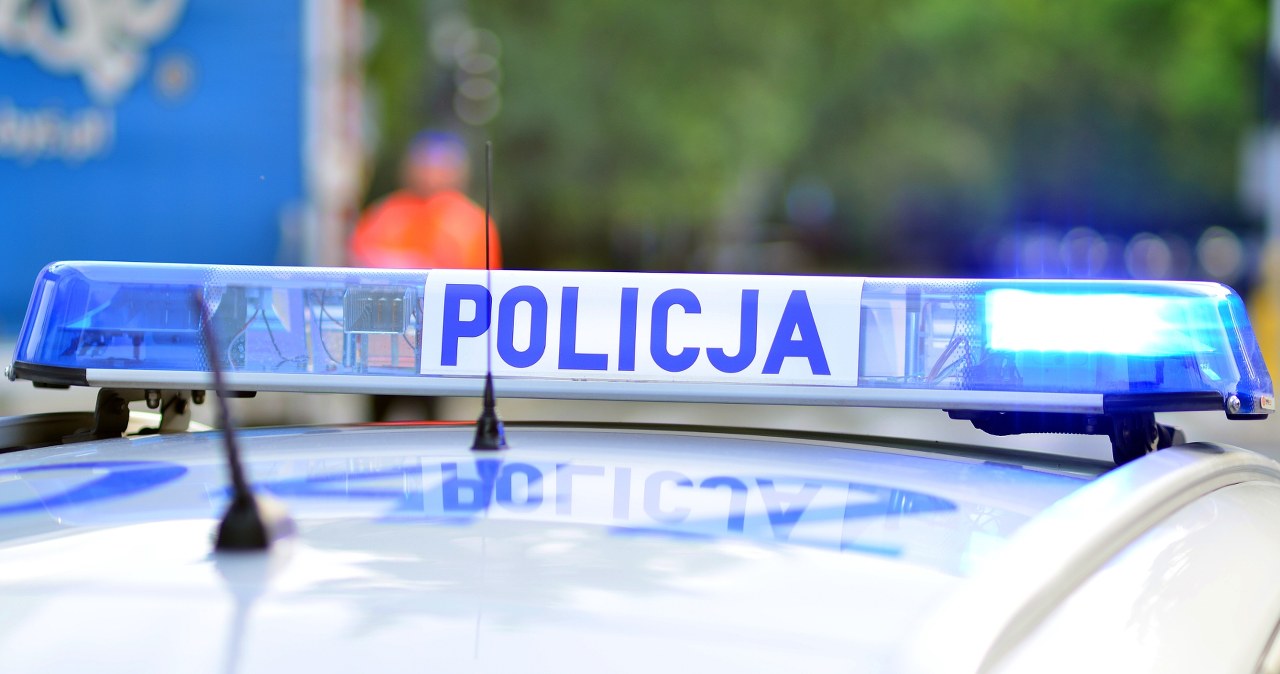 Tragiczna śmierć w zakładzie. Mężczyzna wpadł do maszyny zgniatającej kartony