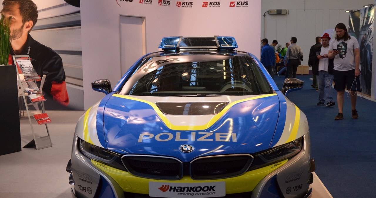 ​Falstart z e-radiowozami. Policjanci nie mogą wyjechać na akcje