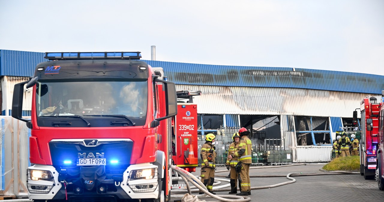 Potężny pożar w Rusocinie. Utrudnienia, apel o nieotwieranie okien