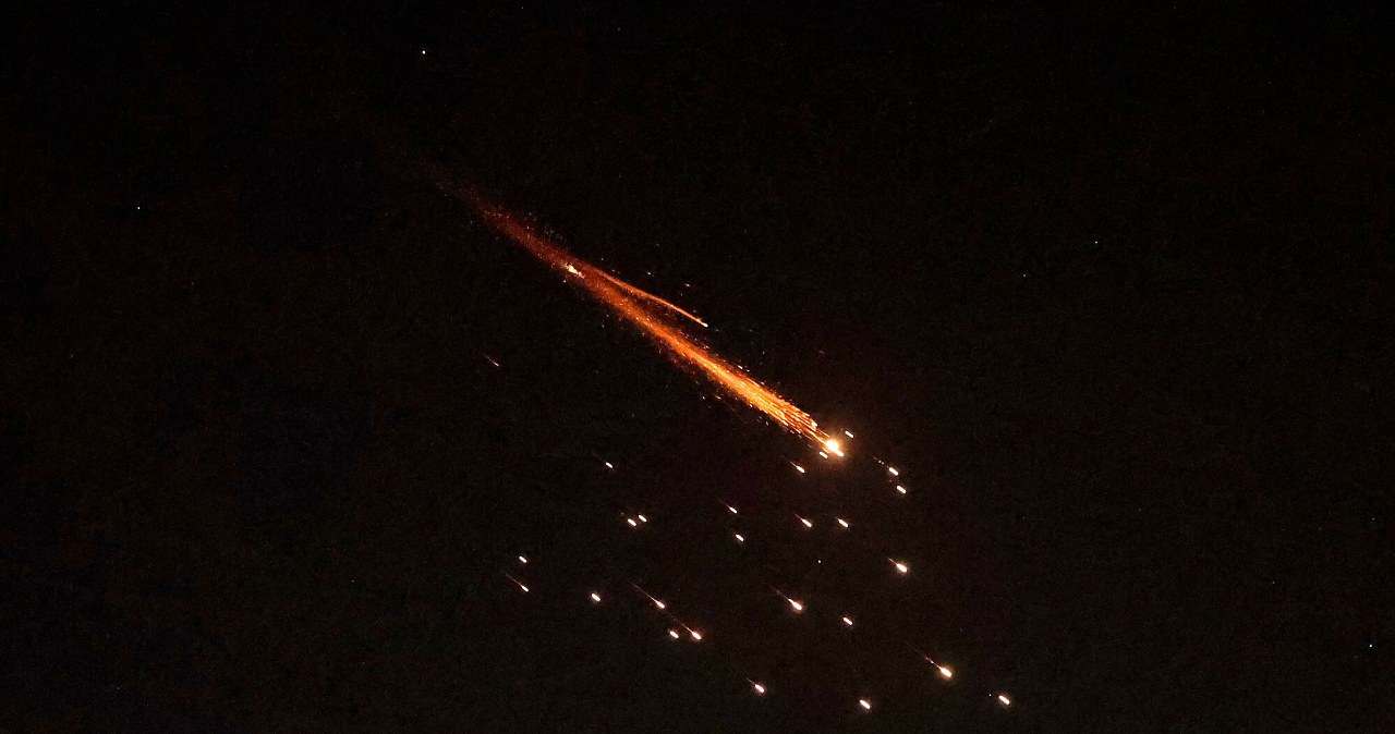 Seria nocnych ataków Iranu na ZEA, są ranni