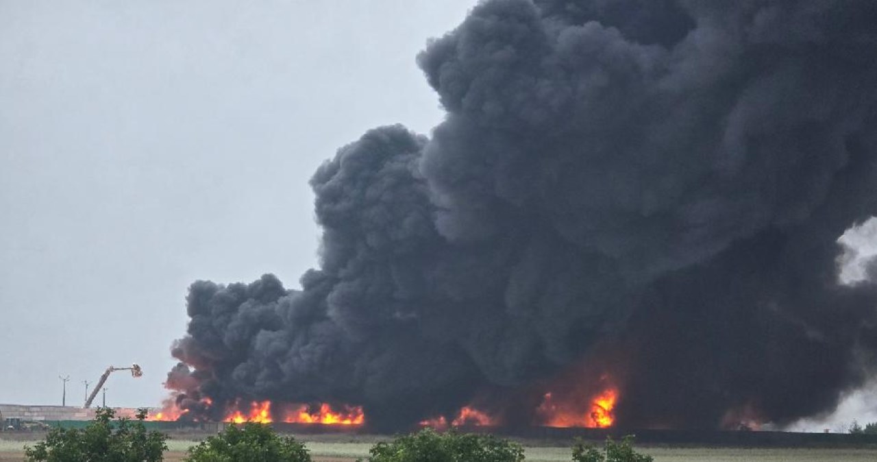 Pożar zakładu na Lubelszczyźnie. Płomienie sięgały kilkunastu metrów