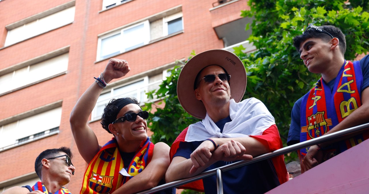 Znaczący napis na kapeluszu i cygaro. Tak Szczęsny i Lewandowski świętowali mistrzostwo Barcelony