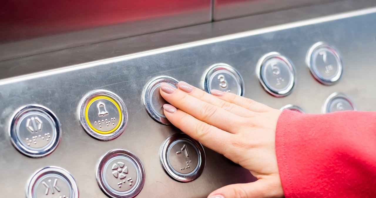 Koszmar Łodzianki. Zatrzaśnięta w windzie przez 16 godzin, nie mogła wezwać pomocy