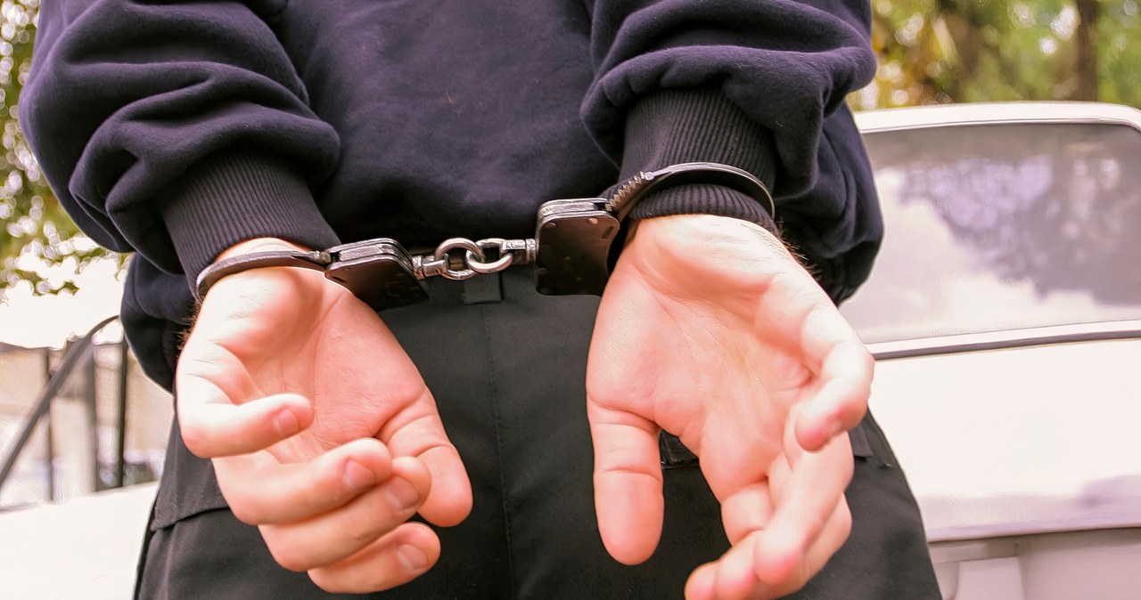 Groził detonacją i zatruciem żywności. Domagał się milionów okupu