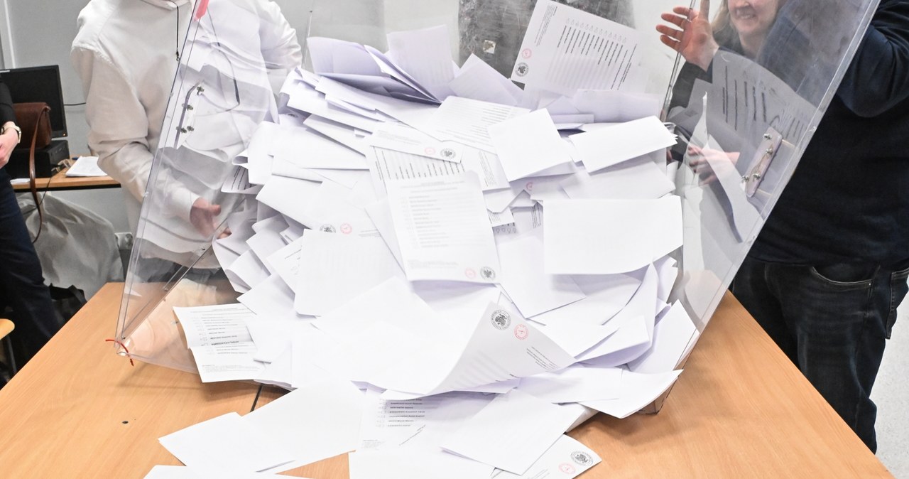 Zamienili wyniki wyborów. Pracownicy komisji odpowiedzą przed sądem