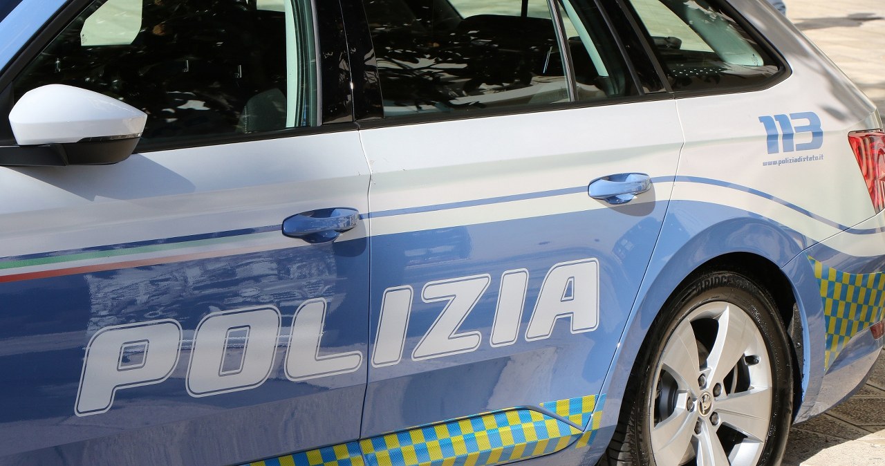 Płonące auta na autostradzie, zamaskowani bandyci. Brawurowy napad na konwój