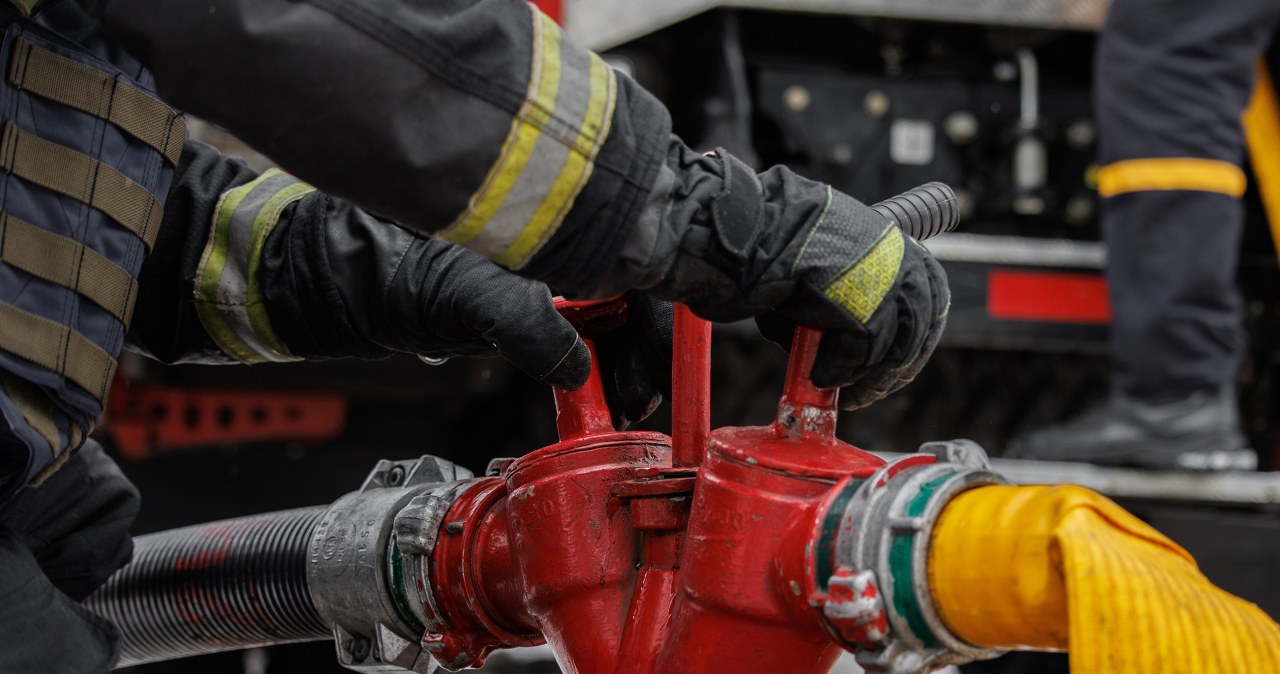 ​Pożar w centrum handlowym Giant w Królewcu. Ogień objął trzy piętra