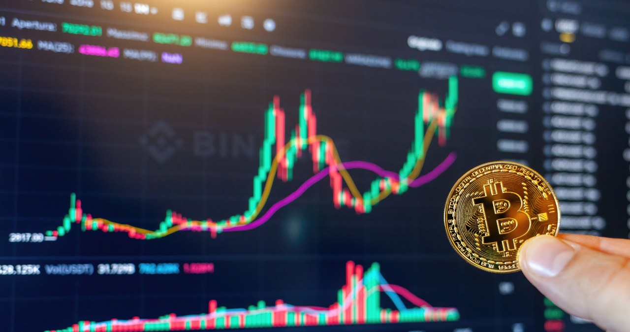 Myślał, że inwestuje 300 tys. zł w kryptowaluty. Gdyby nie interwencja, straciłby wszystko