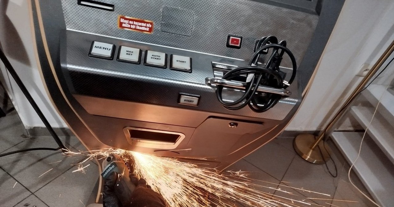 ​Gang pseudokibiców rozbity. Narkotyki, broń i automaty hazardowe