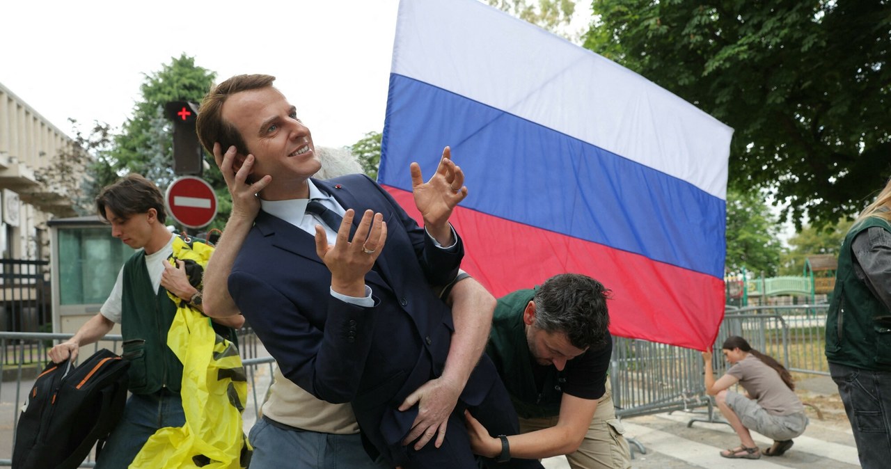 "Hipokryzja Macrona". Nietypowy protest przed ambasadą Rosji