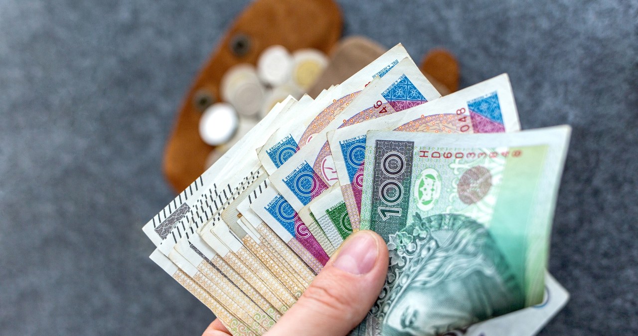 Renta socjalna 2026 w górę. Sprawdź, ile dostaniesz "na rękę" po waloryzacji