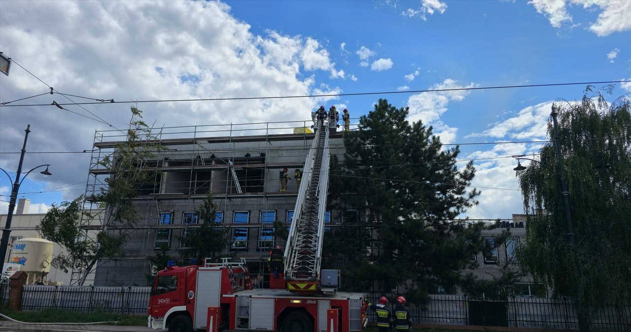 Pożar w Toruniu. Ogień pojawił się w budowanej komendzie PSP