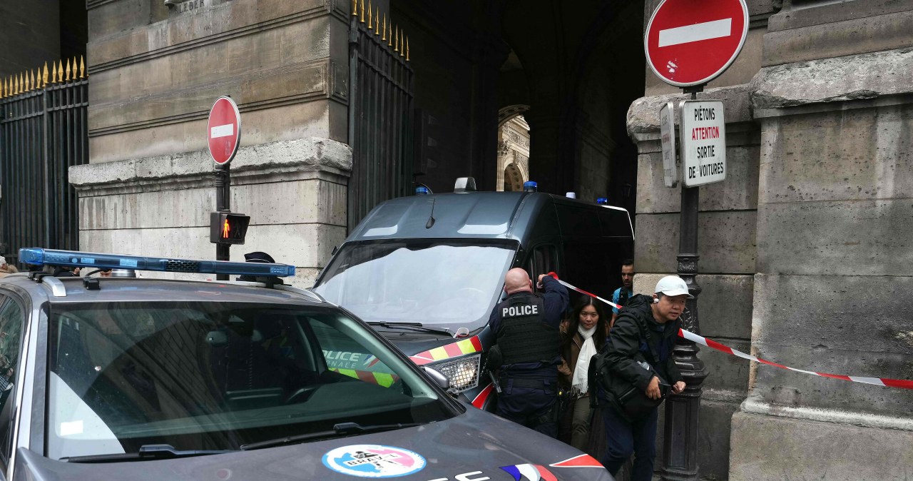 "Napad stulecia" w Luwrze. Wątpliwości wokół zachowania strażników