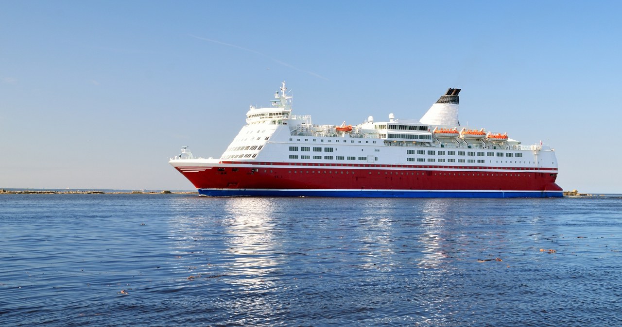 Prom z 267 osobami na pokładzie osiadł na mieliźnie. Akcja ratunkowa