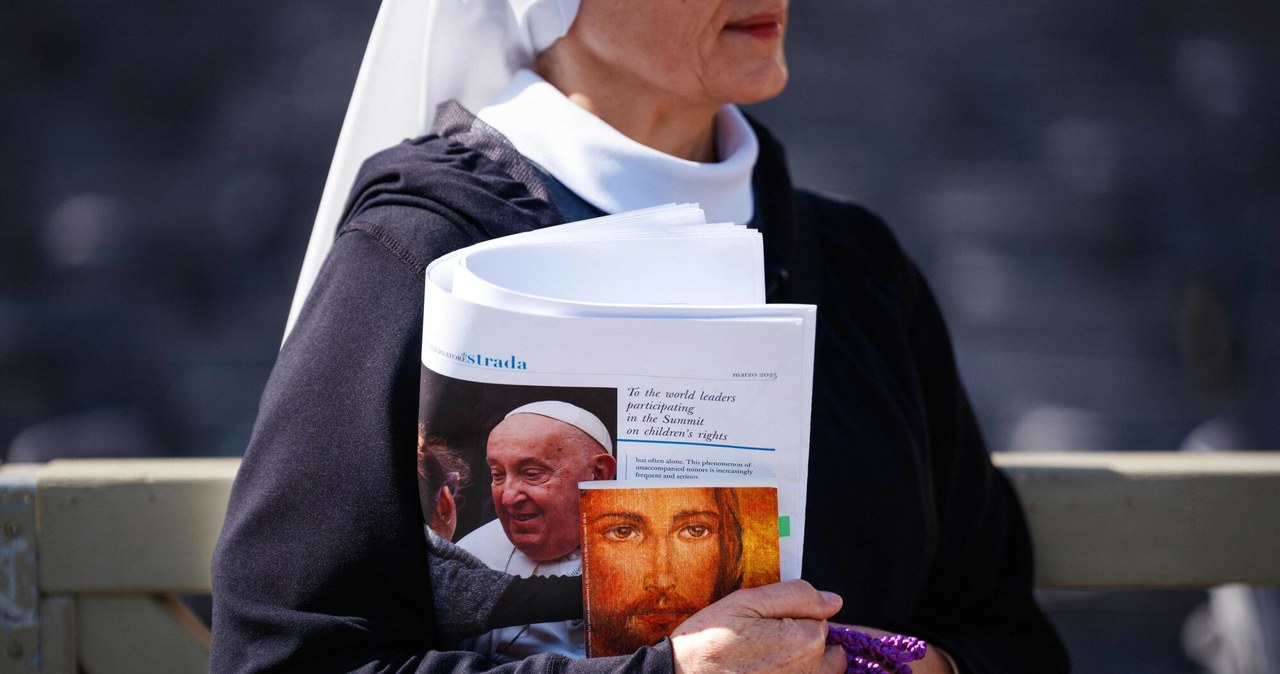 Zakaz urlopów w Watykanie. Lakoniczne komunikaty ws. papieża Franciszka