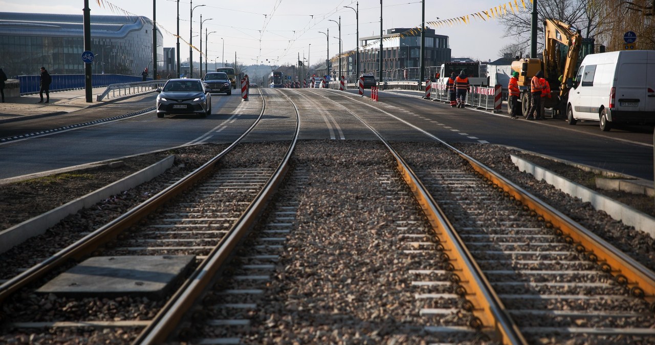 Samochody wróciły na most Grunwaldzki w Krakowie