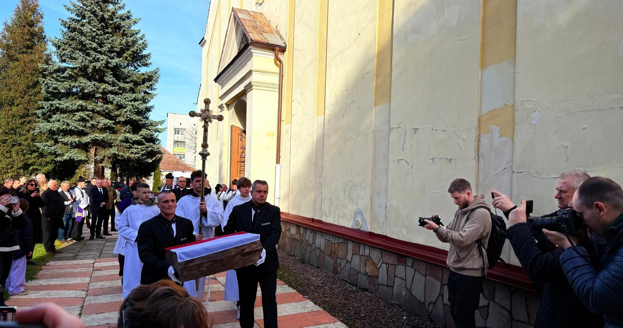 Pożegnanie bohaterów. 31 polskich obrońców Lwowa spoczęło w Mościskach