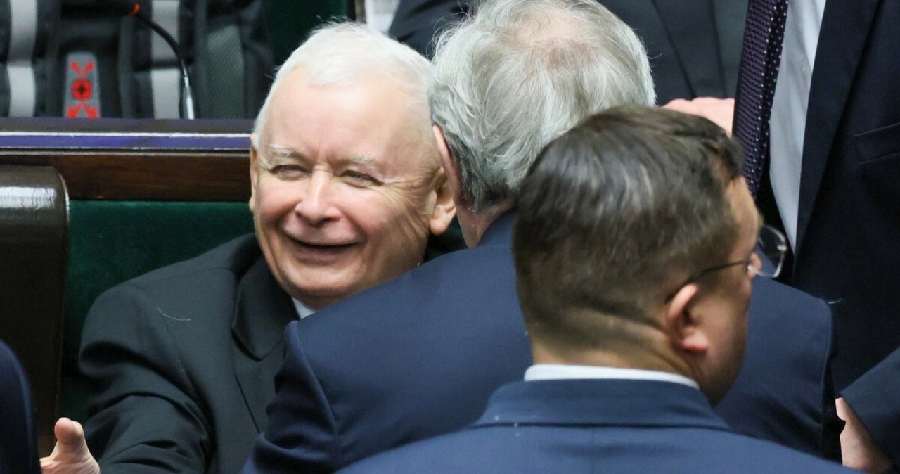 "Chrum, chrum". Nagranie z Jarosławem Kaczyńskim podbija sieć. Co zrobił prezes PiS?