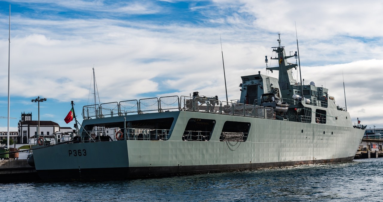 Okręt marynarki wojennej omyłkowo ostrzelał statek. Ruszyło dochodzenie