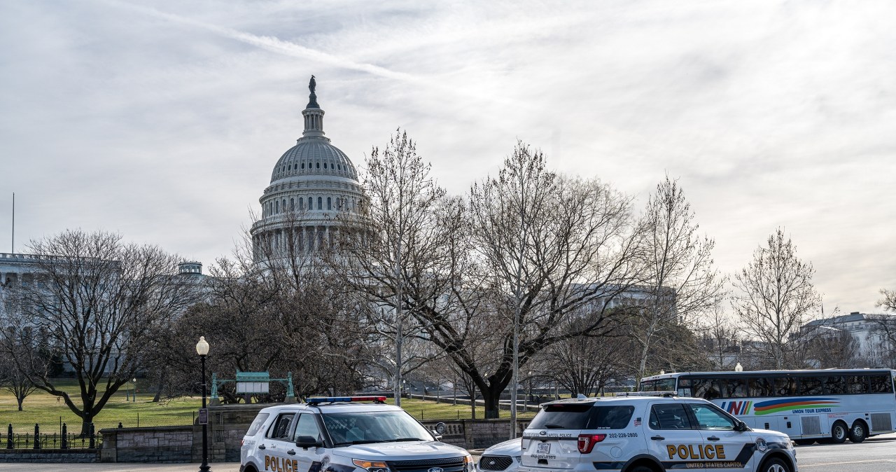 ​Furgonetka uderzyła w zaporę pod Białym Domem
