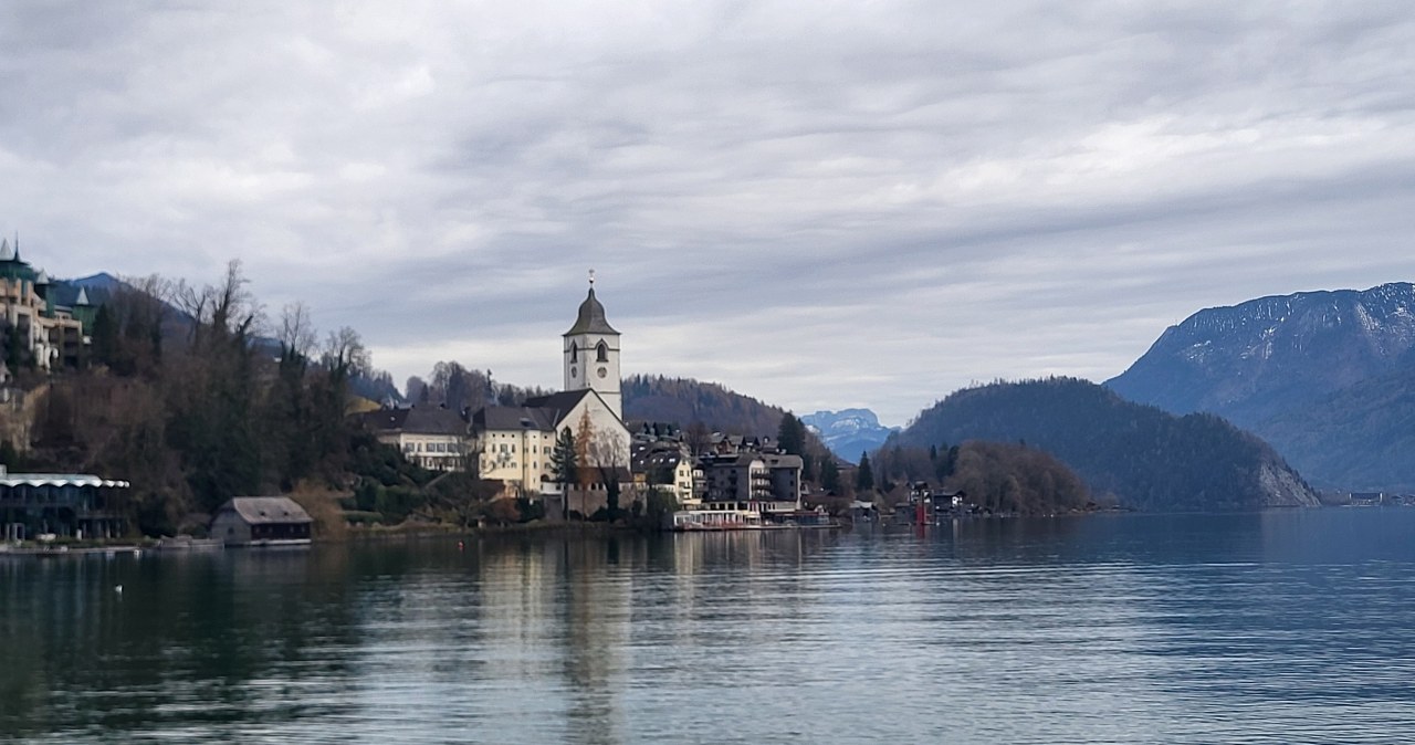 ​Wolfgangsee. Świąteczne jezioro w Alpach Salzburskich