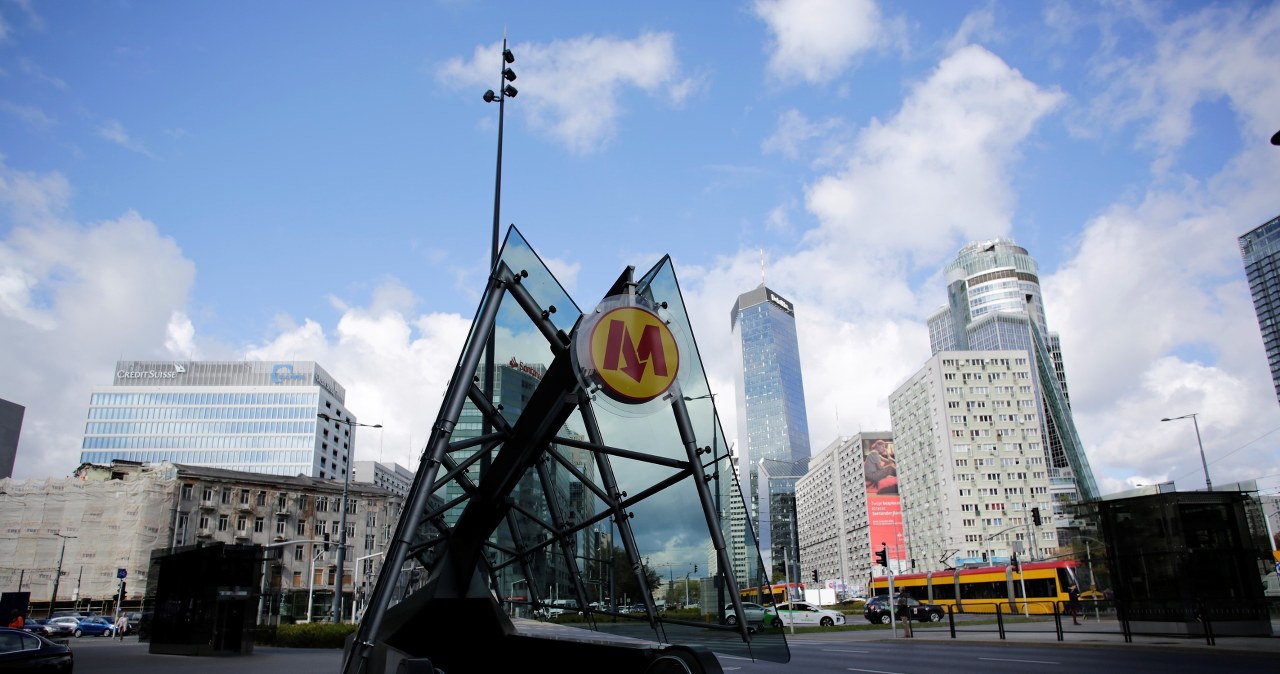 Człowiek na torach warszawskiego metra. Skrócono trasę