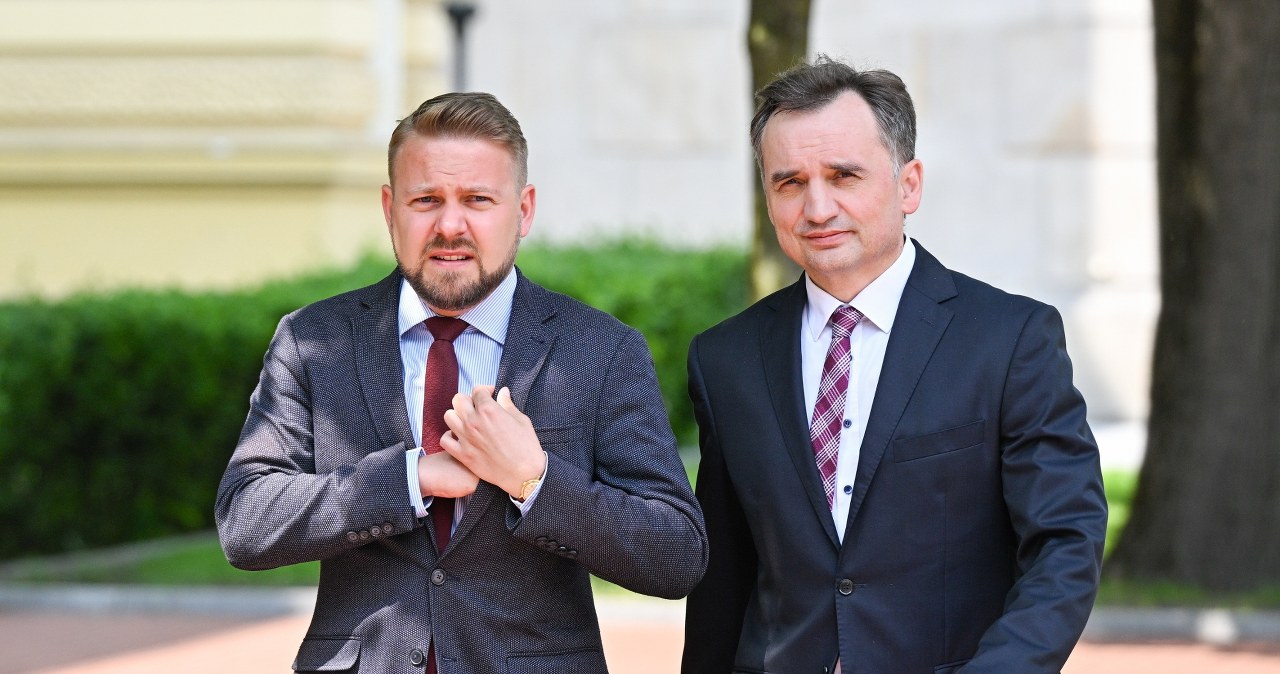 "Nagonka, niepoważne postępowanie". Ozdoba broni Ziobry po decyzji Czarzastego