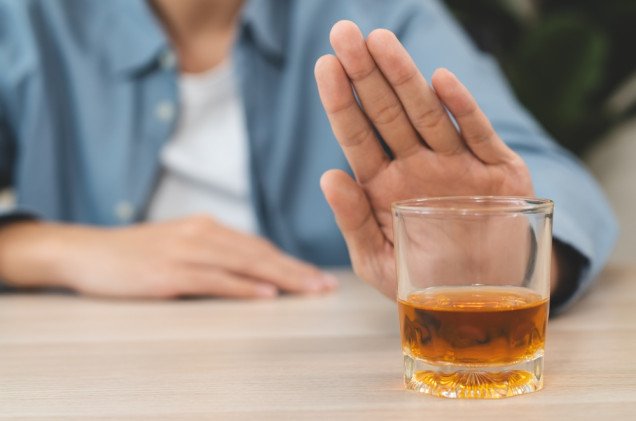 Polacy odstawiają kieliszek. Rekordowy spadek spożycia alkoholu