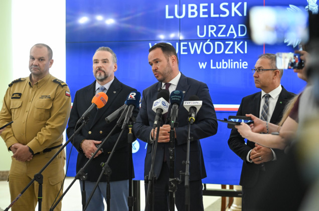 Rakieta spadła, część powiatów nie włączyła syren. Wojewoda tłumaczy podwładnych