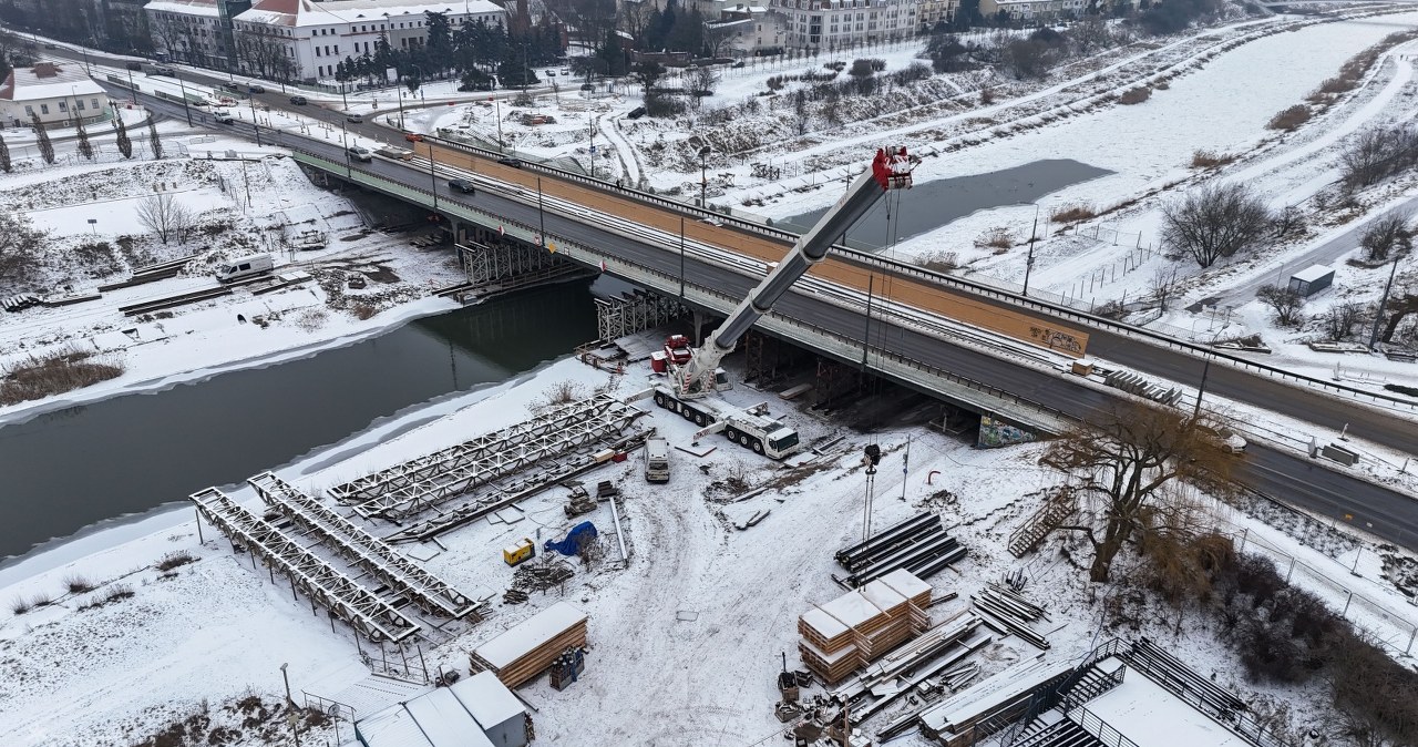 "Prosimy o wybieranie alternatywnych tras". Zmiany na ważnym moście w Poznaniu