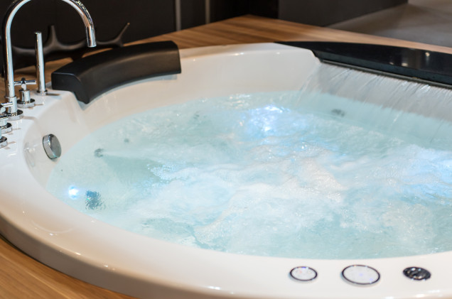 Ciało 36-latki w jacuzzi w Sky Tower. W apartamencie bawiły się trzy pary