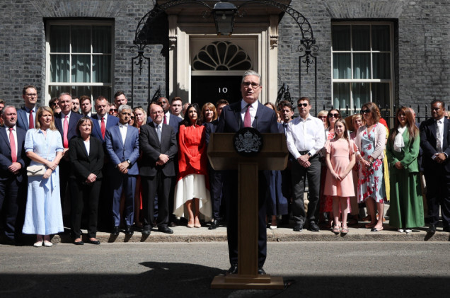 Starmer żegna się z Downing Street. "Odchodzę z uśmiechem”