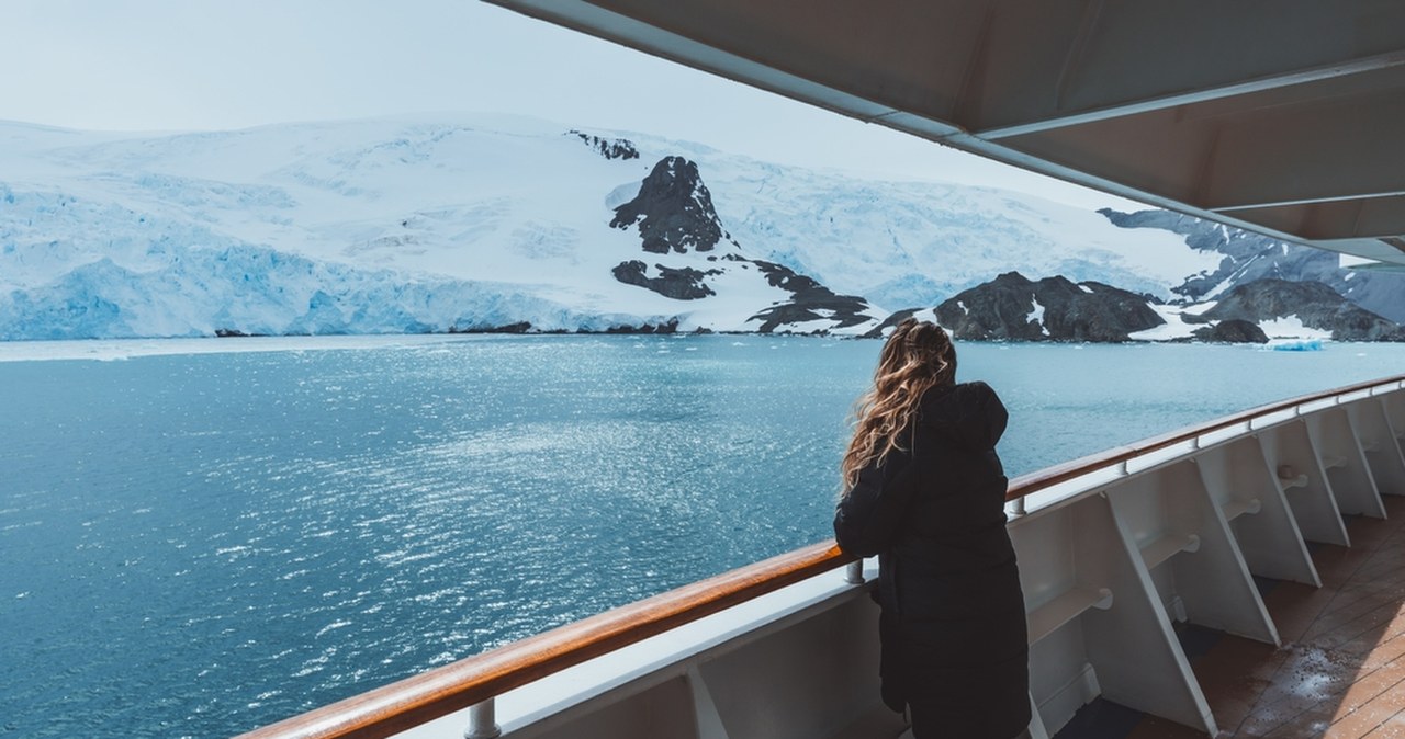 Krajobraz ukryty pod lodem: Tysiące wzgórz, gór, kanionów i równin Antarktydy