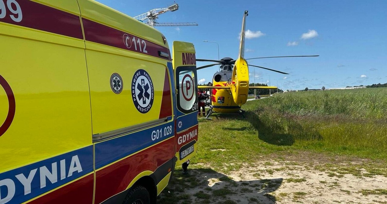 Uderzył w śmietnik, jadąc hulajnogą. 15-latek nie miał kasku