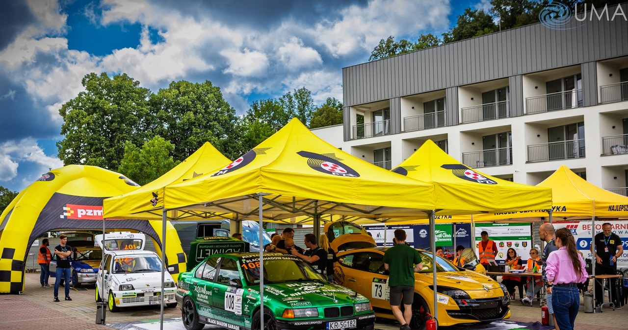 Ponad setka kierowców na starcie wyścigu górskiego w Limanowej